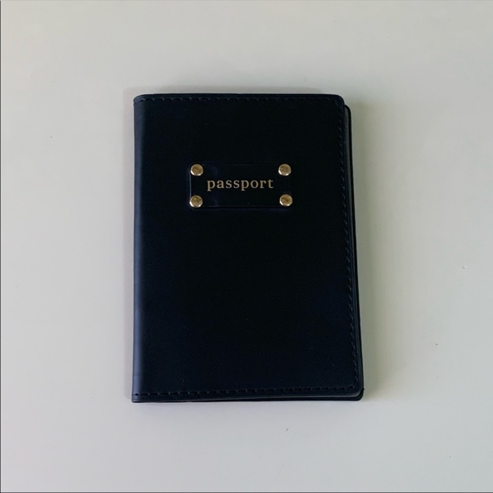 Z Galleris (via Lorenzo) passport case